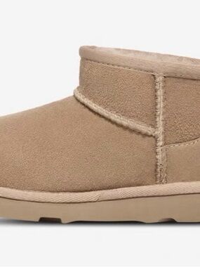 NWT Ugg Classic Ultra Mini - Dune